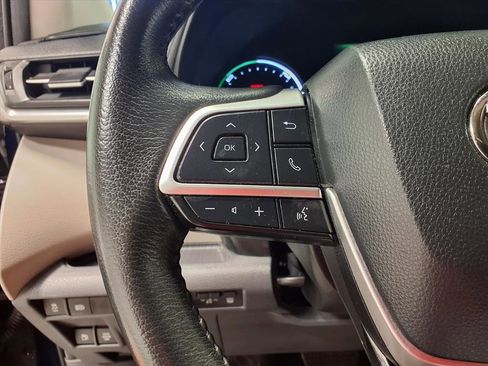 Used 2024 Toyota Sienna XLE image 19