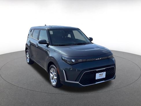 Used 2025 Kia Soul LX w/ LX Technology Package FWD image 3
