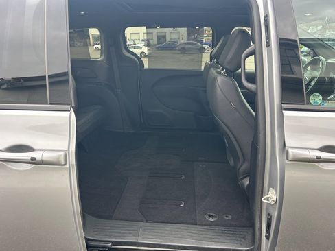Used 2020 Chrysler Pacifica Touring-L w/ Advanced Safetytec Group image 13
