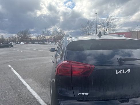 Used 2022 Kia Niro EX Premium image 12