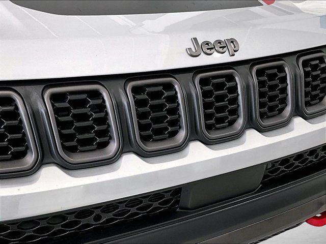 Used 2024 Jeep Compass Trailhawk AWD/4WD image 30