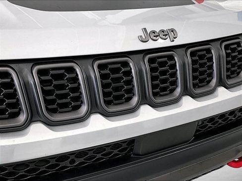Used 2024 Jeep Compass Trailhawk AWD/4WD image 30