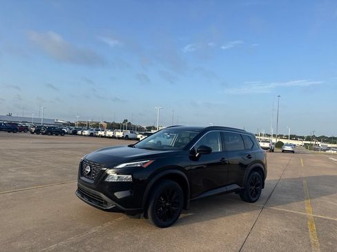 Certified 2023 Nissan Rogue SV w/ SV Premium B Package FWD image 8
