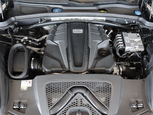 Certified 2023 Porsche Macan S AWD/4WD image 30