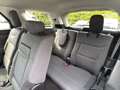 Used 2025 Ford Explorer Active AWD/4WD image 31