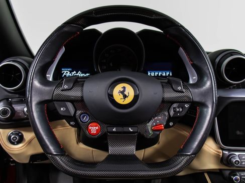 Certified 2019 Ferrari Portofino image 4