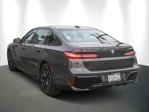 Used 2025 BMW 750e xDrive w/ Premium Package AWD/4WD image 4