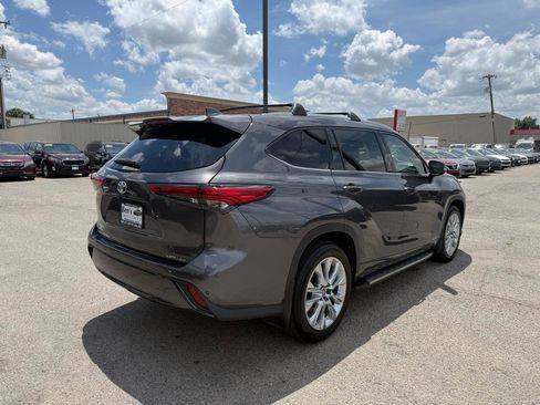 Used 2021 Toyota Highlander Limited FWD image 6