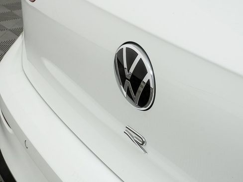 Used 2023 Volkswagen Golf R image 35