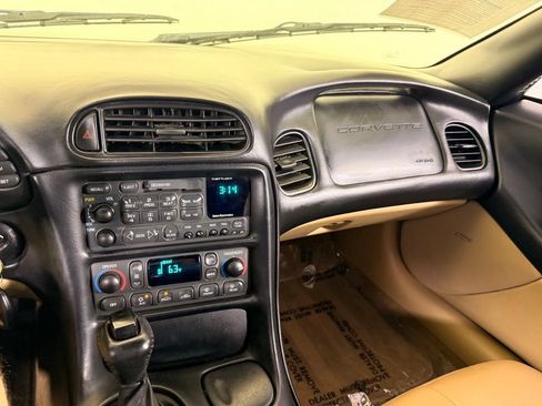 Used 1998 Chevrolet Corvette Coupe w/ Roof Pkg RWD image 28