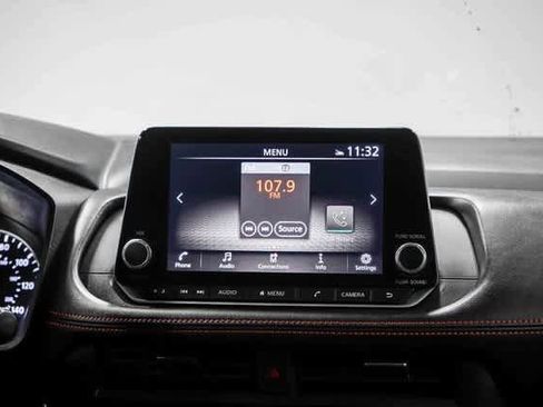 Used 2025 Nissan Rogue SV image 14