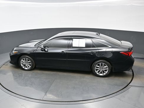 Used 2019 Toyota Avalon XLE image 38