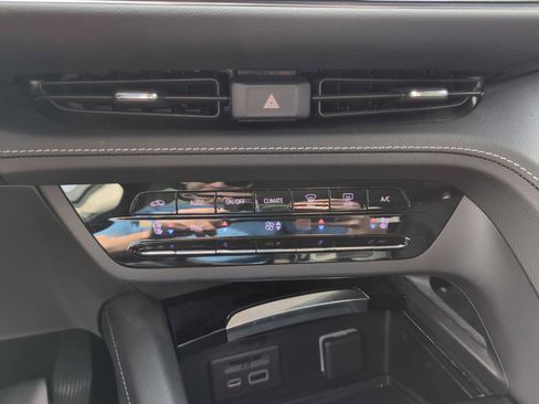 Used 2023 Buick Envision Avenir AWD/4WD image 19