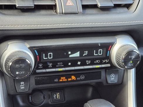 Used 2025 Toyota RAV4 XLE FWD image 20