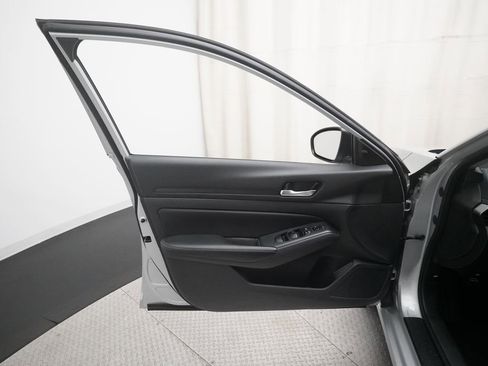 Used 2024 Nissan Altima 2.5 SV FWD image 27