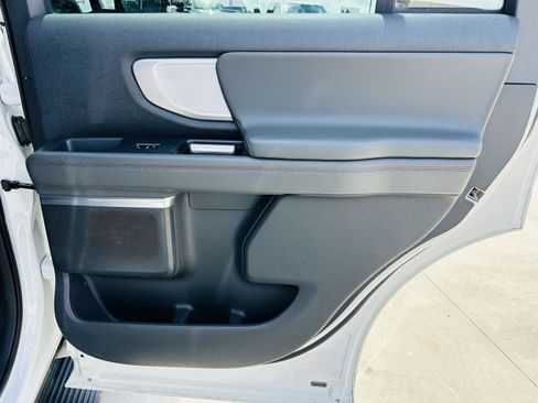 Used 2025 Ford Expedition Active AWD/4WD image 39