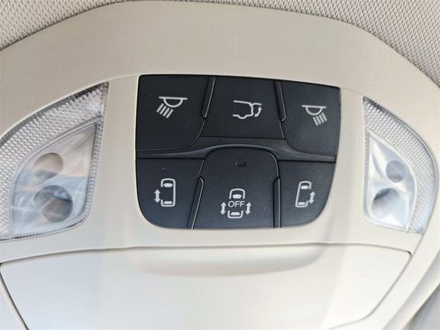 Used 2024 Chrysler Pacifica Touring-L image 35