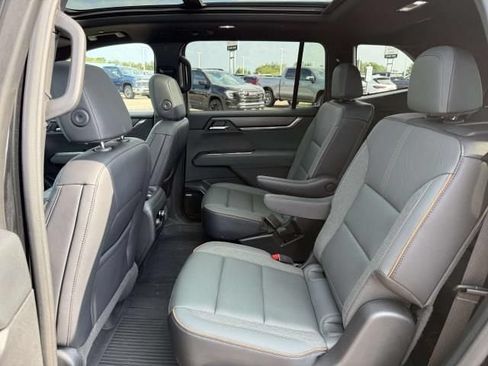 Used 2025 GMC Acadia AT4 w/ Luxury Package AWD/4WD image 16