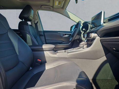 Used 2023 Toyota RAV4 XLE Premium image 7