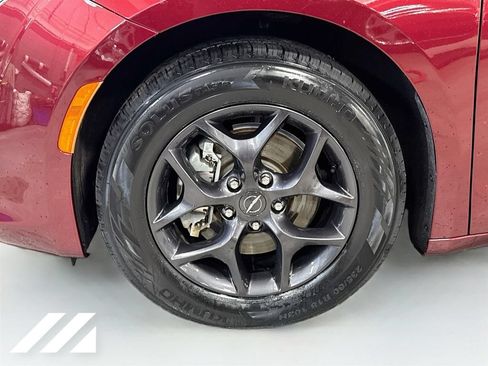 Used 2020 Chrysler Pacifica Touring-L w/ S Appearance Package FWD image 31