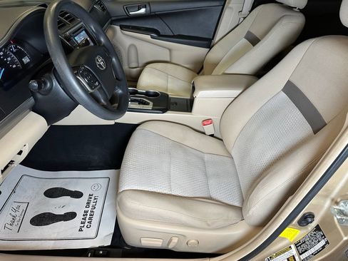 Used 2012 Toyota Camry LE FWD image 17