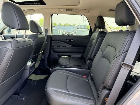 New 2026 Nissan Pathfinder SL w/ SL Premium Package AWD/4WD image 13
