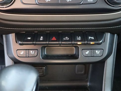 Used 2022 GMC Canyon Denali image 32