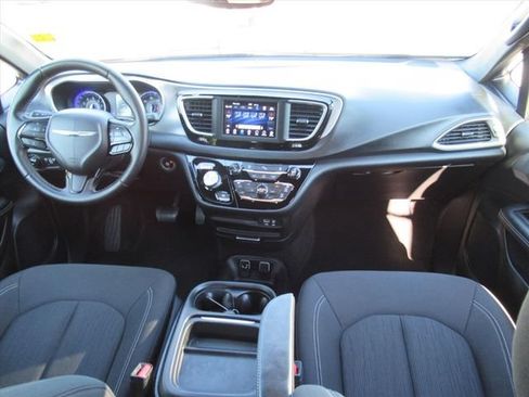 Used 2018 Chrysler Pacifica Touring Plus w/ S Appearance Package FWD image 11