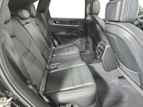 Certified 2026 Porsche Cayenne Turbo AWD/4WD image 26