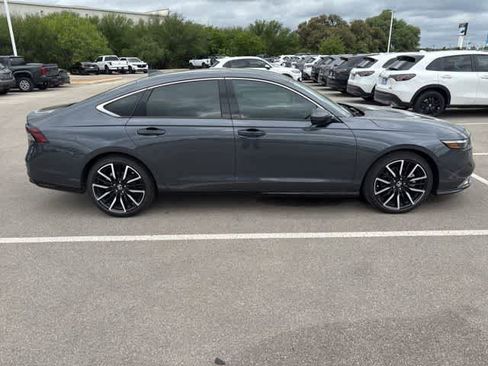 Used 2025 Honda Accord Touring image 6