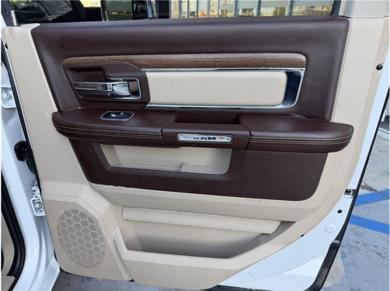 Used 2018 RAM 1500 Laramie w/ Convenience Group AWD/4WD image 25
