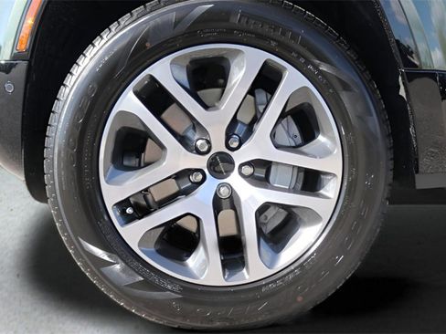 New 2026 Land Rover Defender 110 X-Dynamic SE image 9