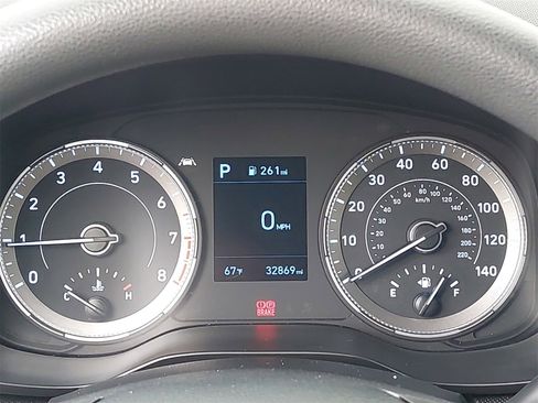 Used 2022 Hyundai Venue SE image 21