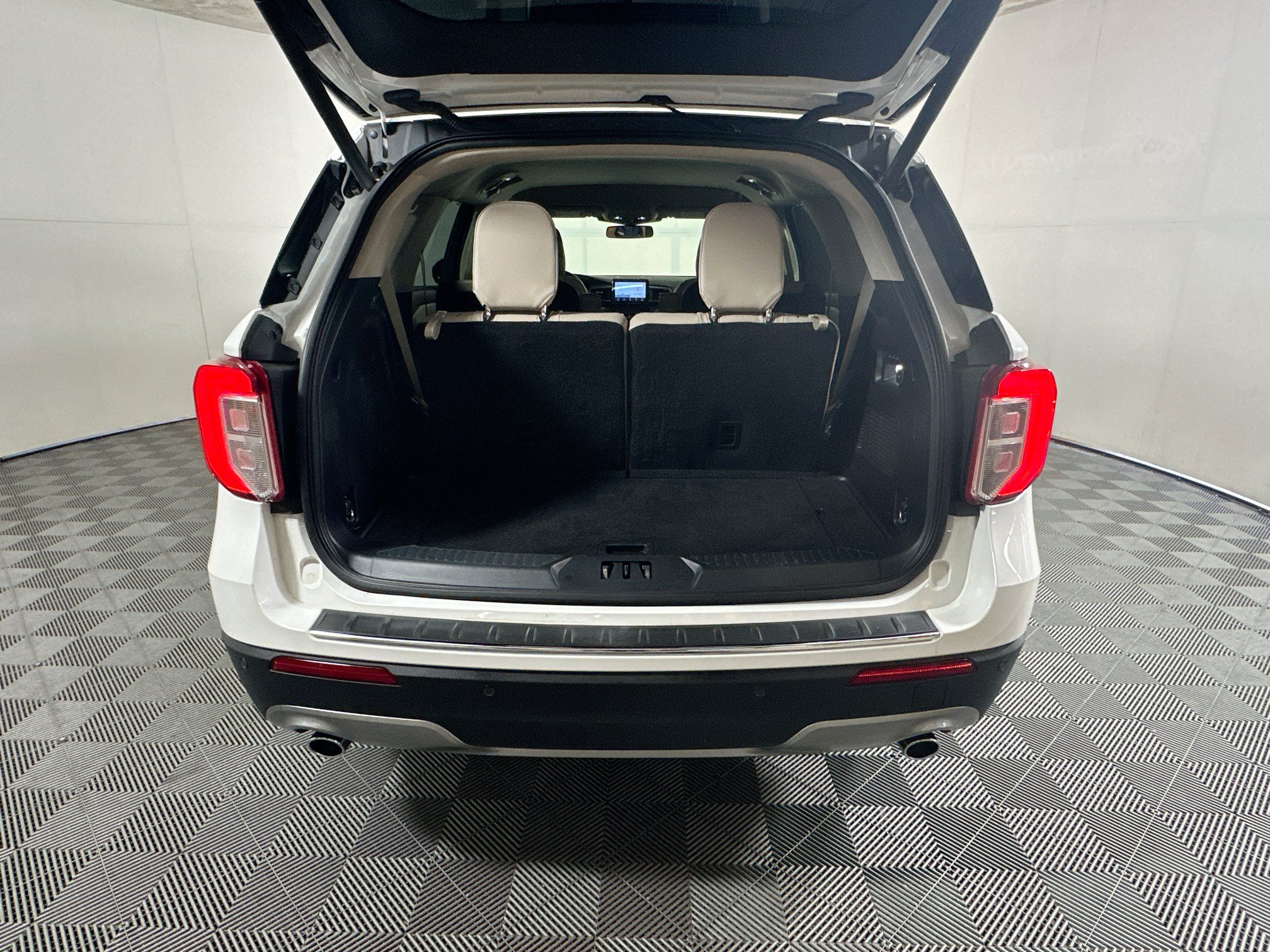 Used 2021 Ford Explorer Limited w/ Equipment Group 301A RWD image 31