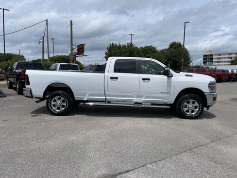Used 2025 RAM 2500 Big Horn AWD/4WD image 10