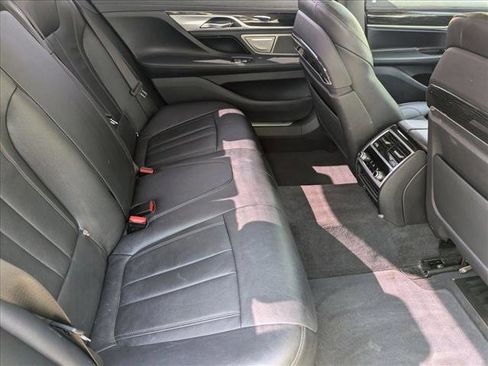 Used 2020 BMW 745e xDrive image 18