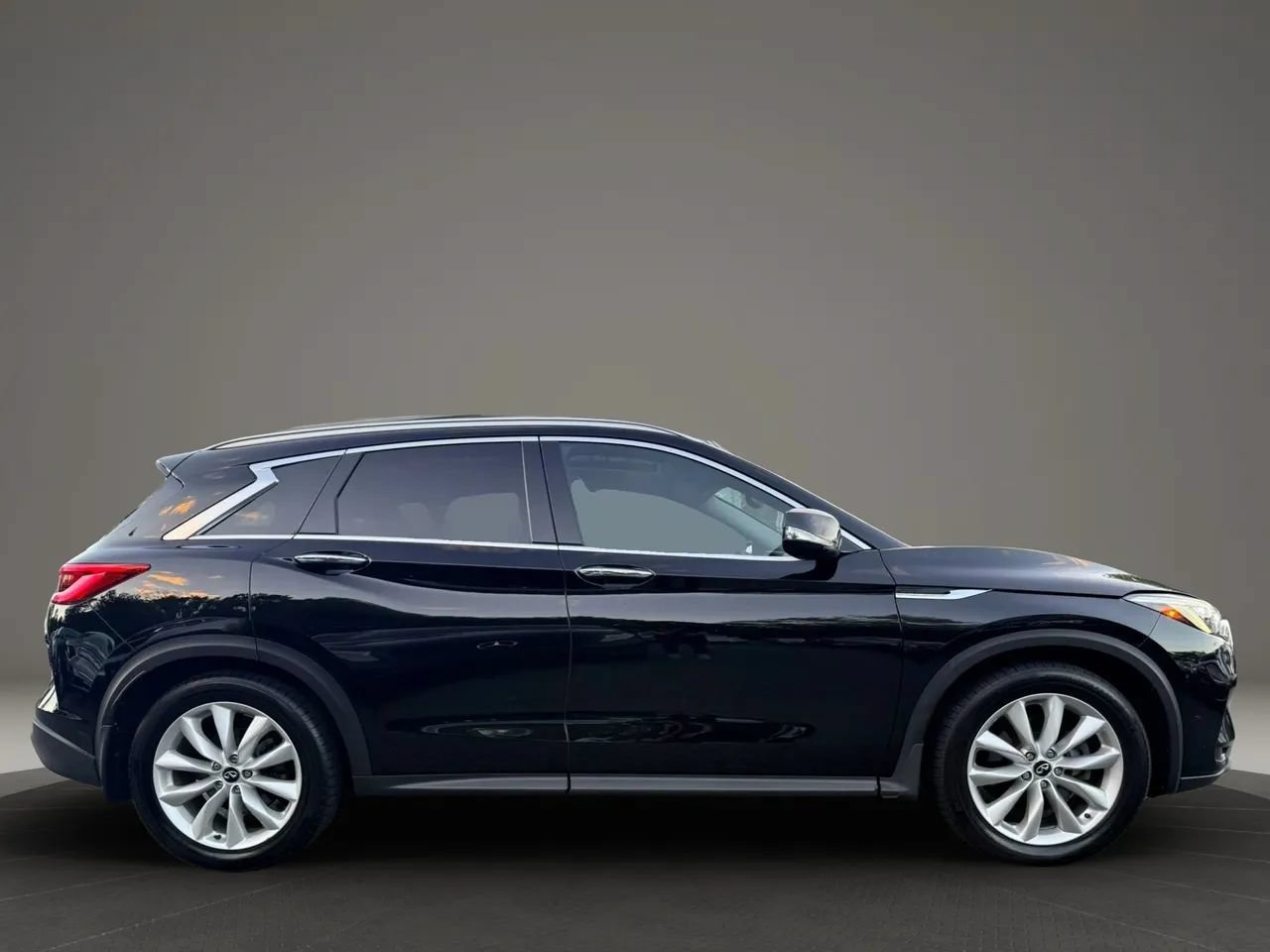 Used 2019 INFINITI QX50 Essential w/ Premium Heat Package AWD/4WD image 4