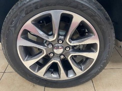 Used 2017 Jeep Grand Cherokee Overland image 36