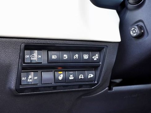 Used 2022 Toyota Tundra Capstone AWD/4WD image 41
