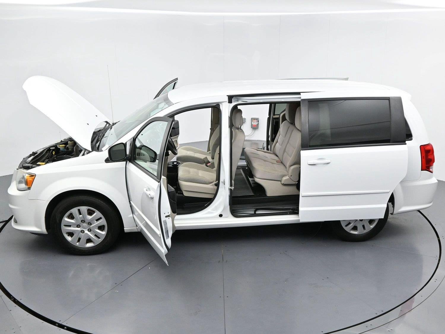 Used 2017 Dodge Grand Caravan SE FWD image 32