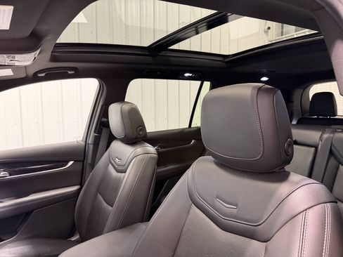 Used 2020 Cadillac XT6 Premium Luxury AWD/4WD image 11