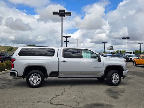 Used 2022 Chevrolet Silverado 2500 High Country w/ Z71 Off-Road Package AWD/4WD image 3