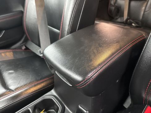 Used 2019 Jeep Wrangler Unlimited Rubicon image 37