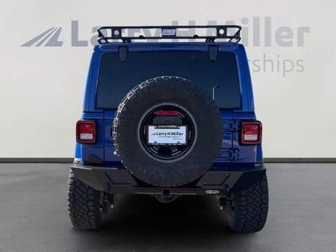 Used 2018 Jeep Wrangler Unlimited Sahara AWD/4WD image 5