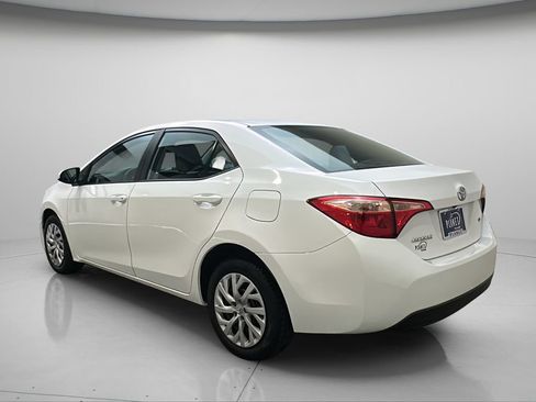 Used 2017 Toyota Corolla LE w/ Carpet Mat Package (TMS) FWD image 4