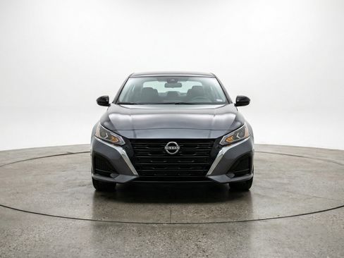 Used 2025 Nissan Altima 2.5 SV image 2