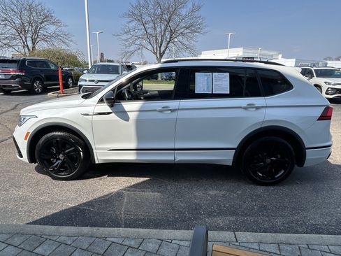 Certified 2024 Volkswagen Tiguan SE R-Line image 4