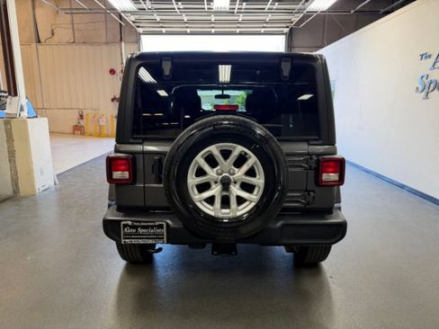 Used 2023 Jeep Wrangler Unlimited Sport AWD/4WD image 4