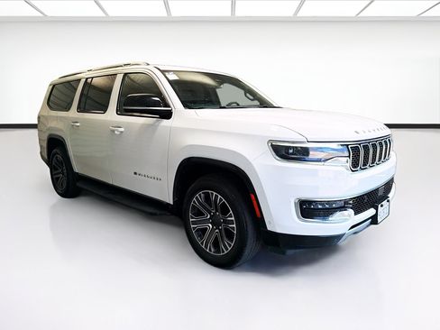 Used 2024 Jeep Wagoneer L Series II RWD image 3