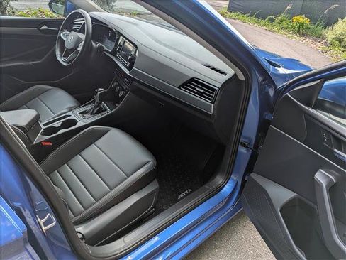 Certified 2024 Volkswagen Jetta SE w/ Panoramic Sunroof Package FWD image 11
